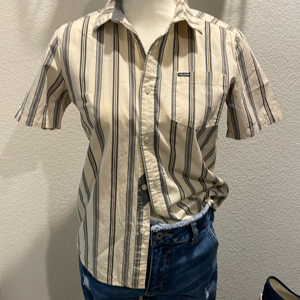 Volcom cotton button down in tan with vertical stripes. Size Youth 12Y /EU L.
